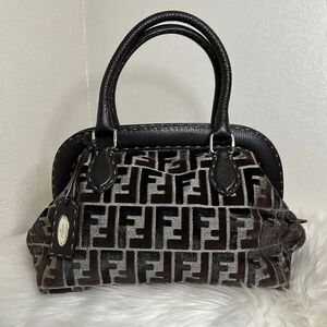 💯 Authentic Fendi Selleria  Zucca Hsndbsg🍀